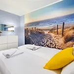 Seaside With A Swimming Pool And Sauna Close To The In By Renters Apartamento Kołobrzeg